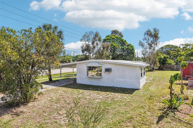 225 SE JEFFERSON CIRCLE N, St Petersburg, FL 33703