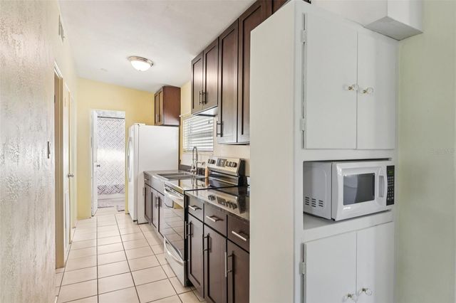 225 SE JEFFERSON CIRCLE N, St Petersburg, FL 33703