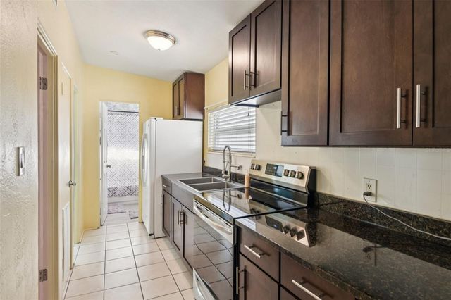 225 SE JEFFERSON CIRCLE N, St Petersburg, FL 33703