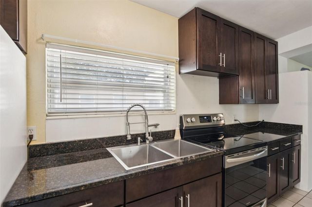 225 SE JEFFERSON CIRCLE N, St Petersburg, FL 33703