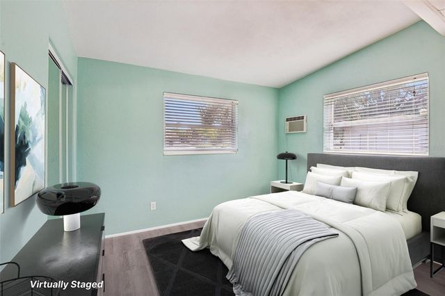 225 SE JEFFERSON CIRCLE N, St Petersburg, FL 33703