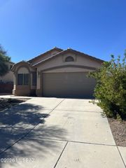 8855 N Moonfire Drive, Tucson, AZ 85743