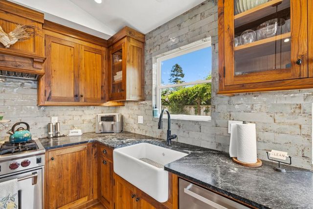 529 Capitola Avenue, Capitola, CA 95010