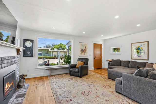 529 Capitola Avenue, Capitola, CA 95010