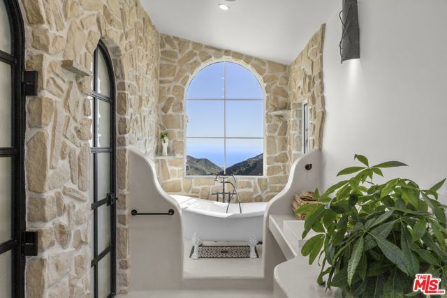 33239 Mulholland Highway, Malibu, CA 90265