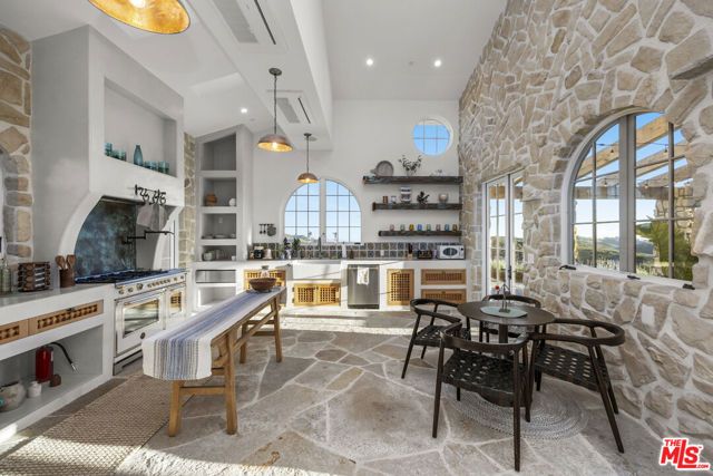 33239 Mulholland Highway, Malibu, CA 90265