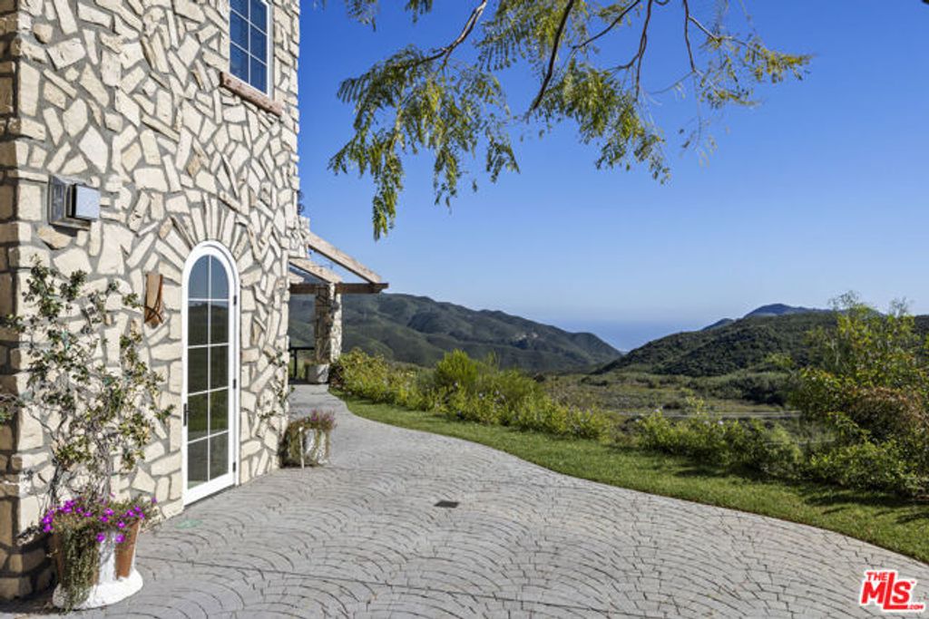 33239 Mulholland Highway, Malibu, CA 90265