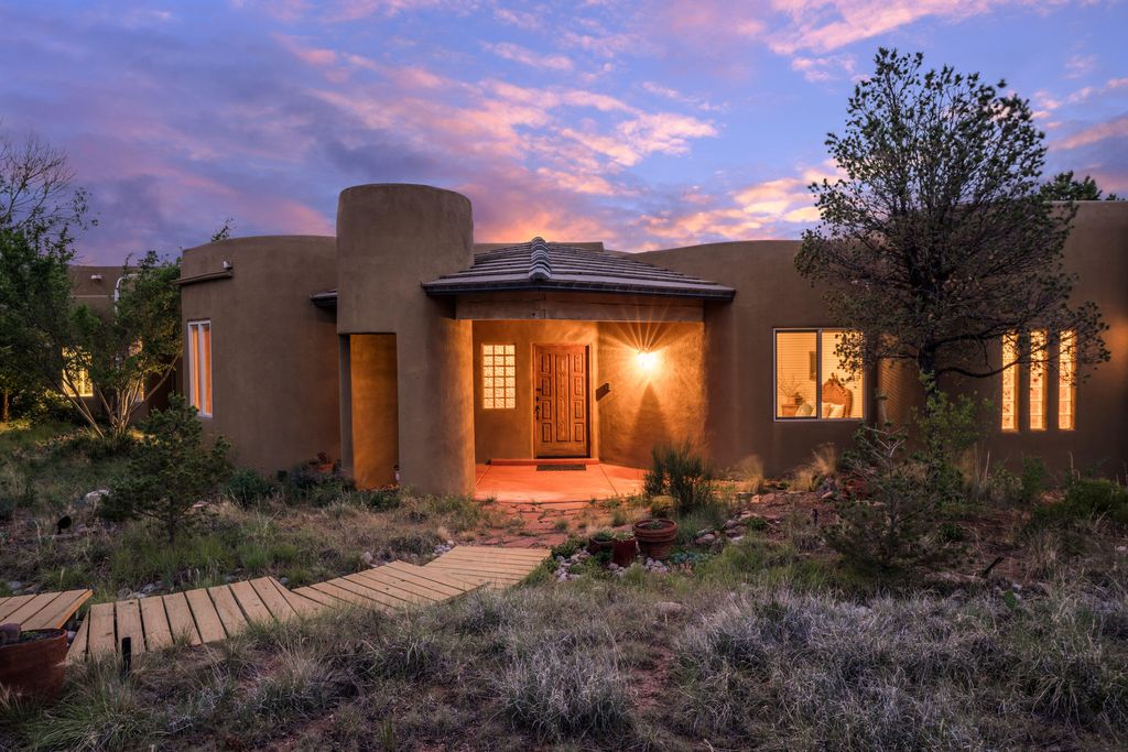 82 KIVA Place, Sandia Park, NM 87047