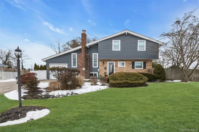 360 Locust Avenue, Oakdale, NY 11769