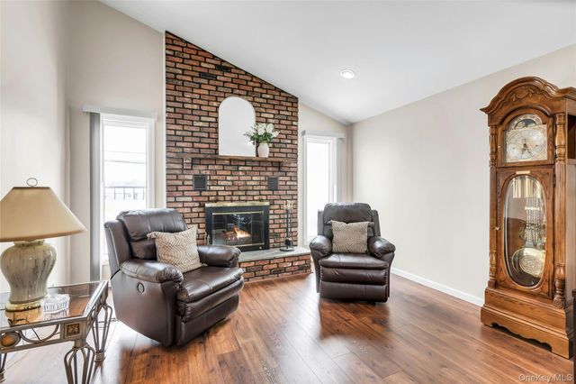 360 Locust Avenue, Oakdale, NY 11769