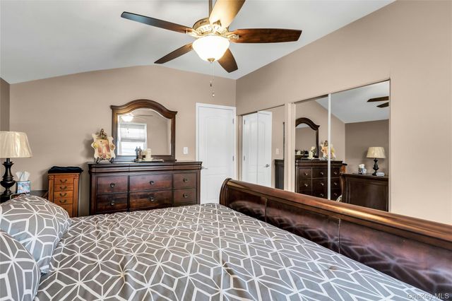 360 Locust Avenue, Oakdale, NY 11769