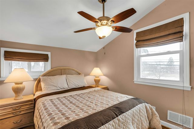 360 Locust Avenue, Oakdale, NY 11769