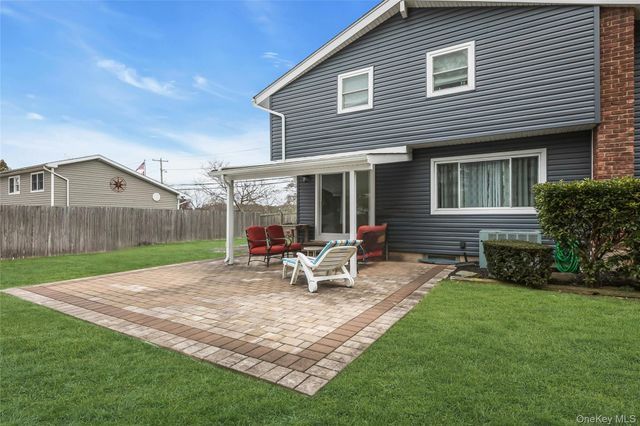 360 Locust Avenue, Oakdale, NY 11769