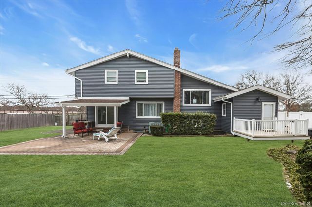 360 Locust Avenue, Oakdale, NY 11769