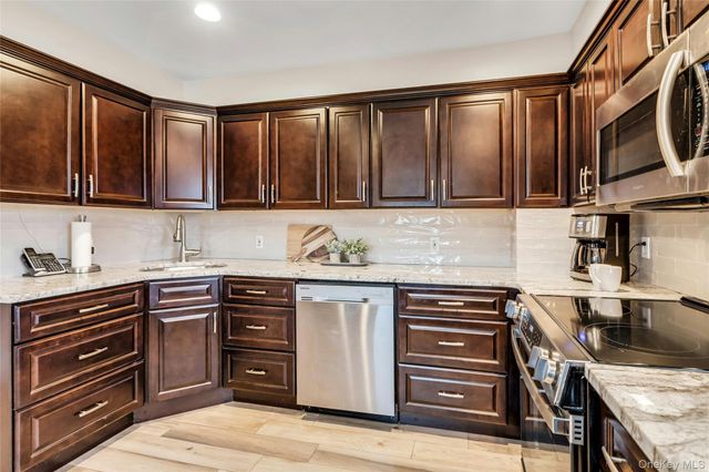 360 Locust Avenue, Oakdale, NY 11769