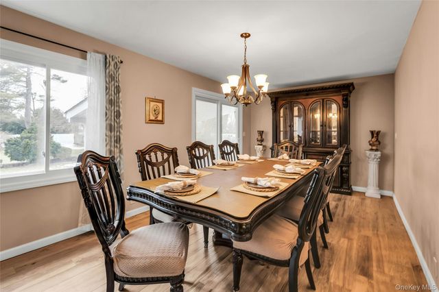 360 Locust Avenue, Oakdale, NY 11769