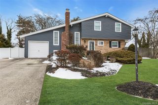 360 Locust Avenue, Oakdale, NY 11769