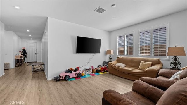 3719 W Vinas Lane, San Bernardino, CA 92407