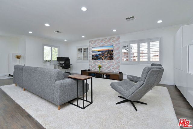 5248 Lennox Avenue, Sherman Oaks, CA 91401