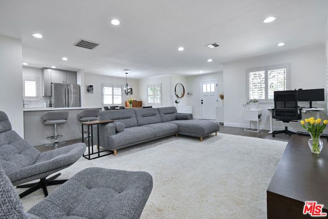 5248 Lennox Avenue, Sherman Oaks, CA 91401