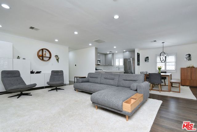 5248 Lennox Avenue, Sherman Oaks, CA 91401