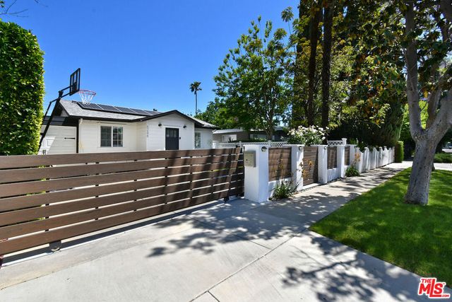 5248 Lennox Avenue, Sherman Oaks, CA 91401