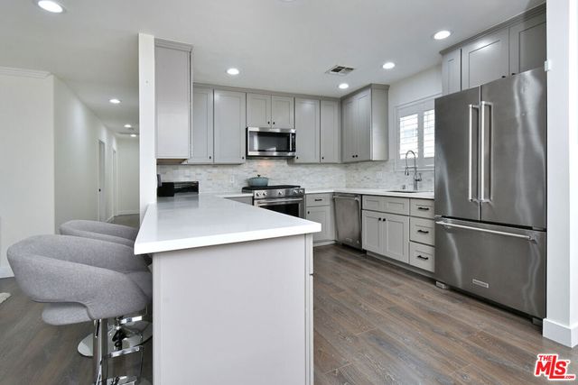 5248 Lennox Avenue, Sherman Oaks, CA 91401