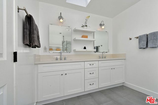 5248 Lennox Avenue, Sherman Oaks, CA 91401