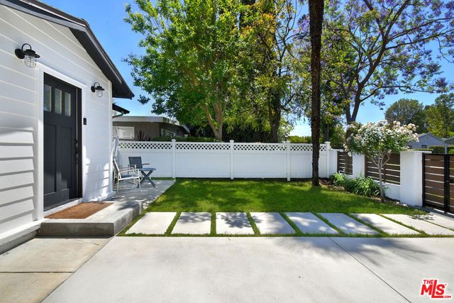 5248 Lennox Avenue, Sherman Oaks, CA 91401