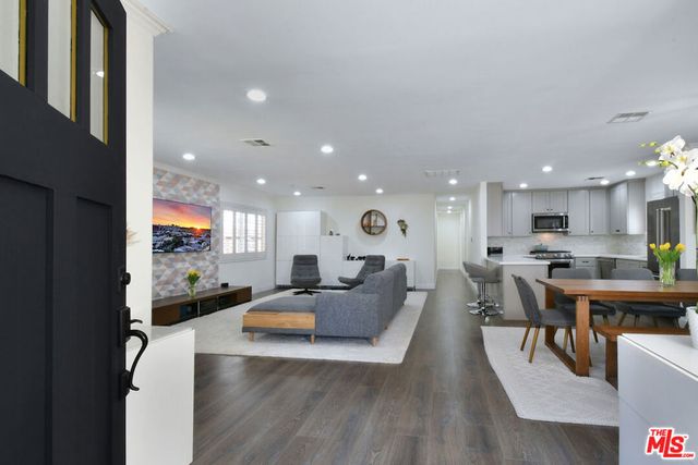 5248 Lennox Avenue, Sherman Oaks, CA 91401