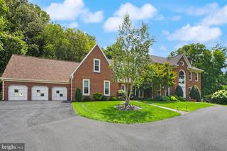 5695 ROBEYS MEADOW LN, Fairfax, VA 22030