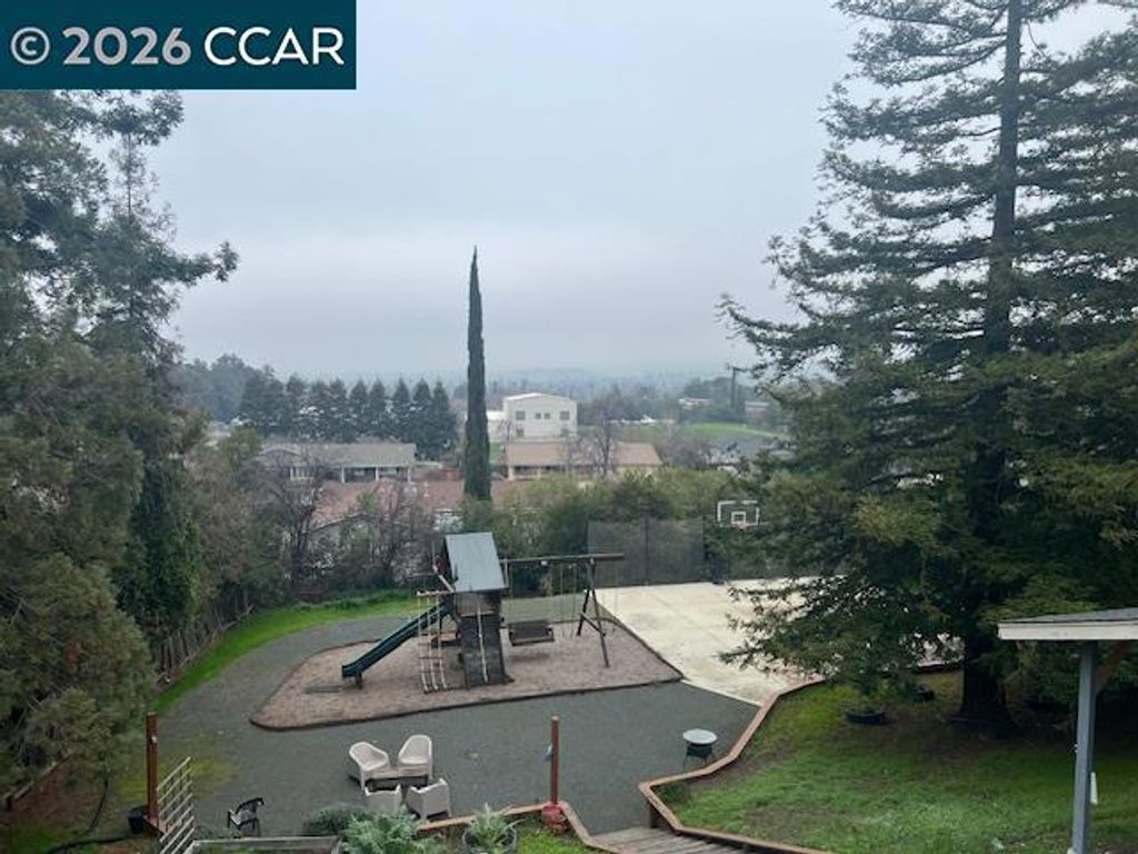 Image 20 of property listing at 5535 5535 Merritt Dr, Concord, CA 94521