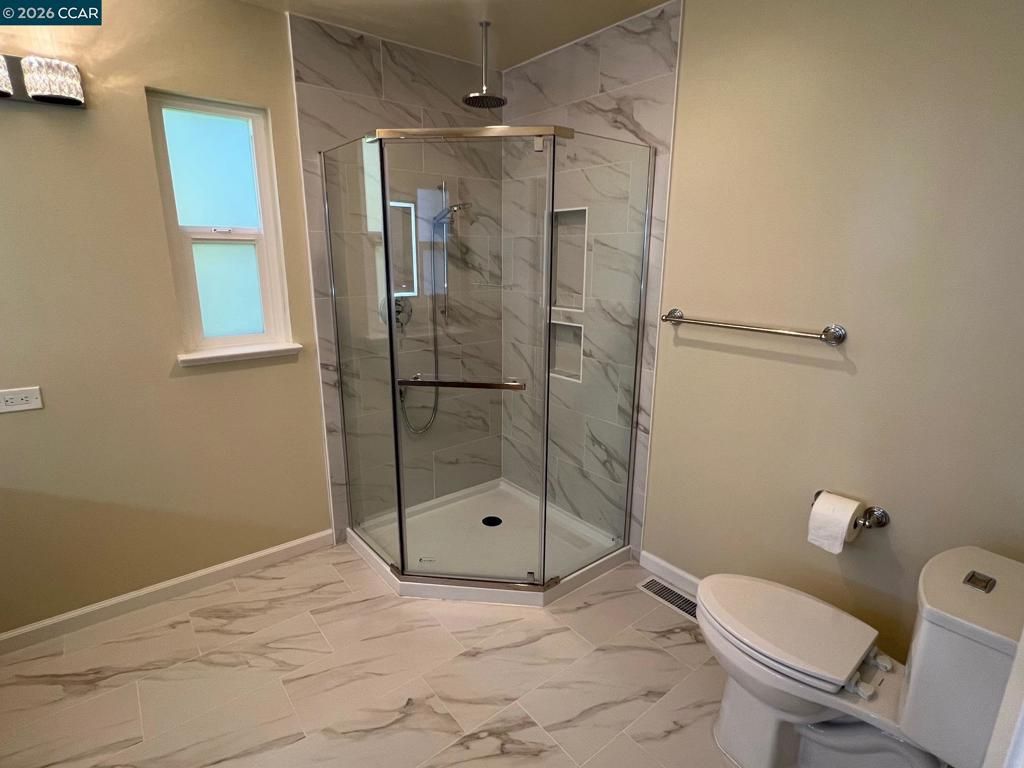 Image 5 of property listing at 5535 5535 Merritt Dr, Concord, CA 94521