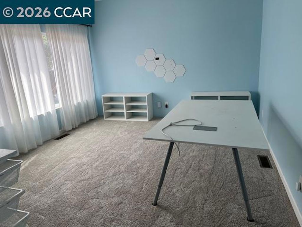 Image 7 of property listing at 5535 5535 Merritt Dr, Concord, CA 94521