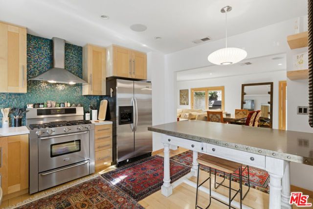 837 Westmount Drive, West Hollywood, CA 90069
