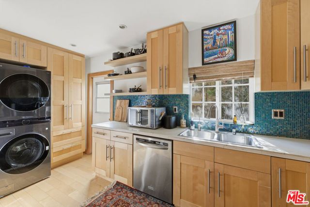 837 Westmount Drive, West Hollywood, CA 90069