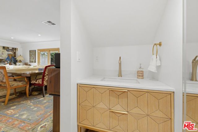837 Westmount Drive, West Hollywood, CA 90069