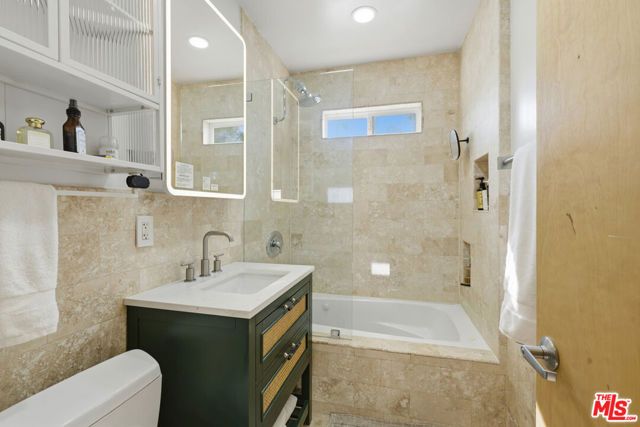 837 Westmount Drive, West Hollywood, CA 90069