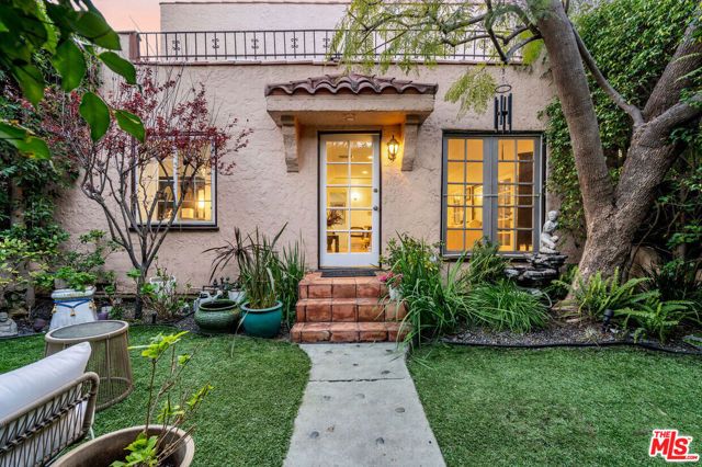 837 Westmount Drive, West Hollywood, CA 90069