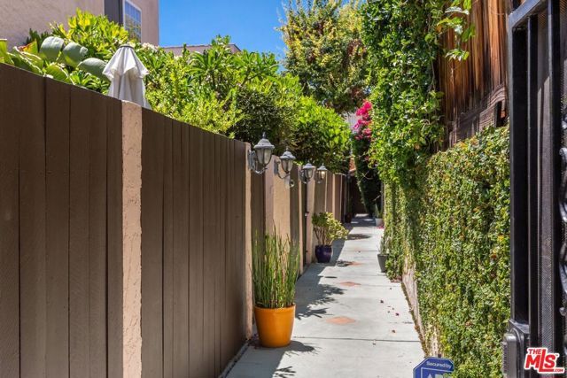 837 Westmount Drive, West Hollywood, CA 90069