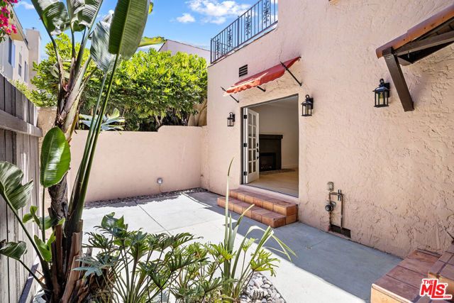 837 Westmount Drive, West Hollywood, CA 90069