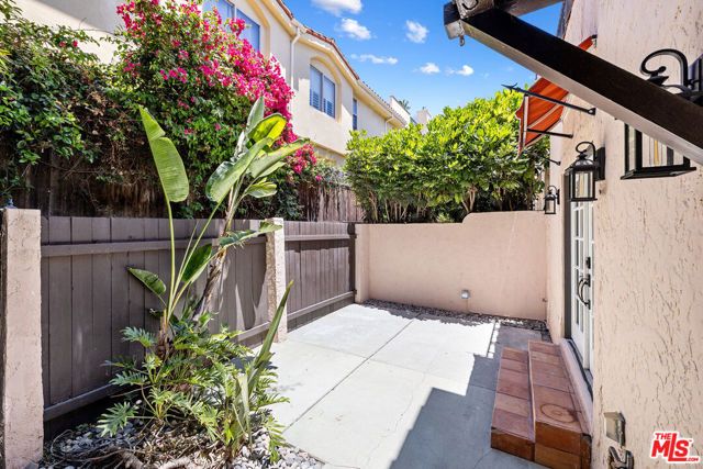 837 Westmount Drive, West Hollywood, CA 90069
