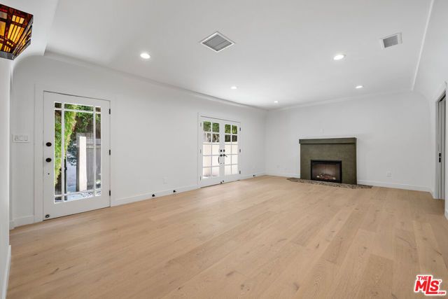 837 Westmount Drive, West Hollywood, CA 90069