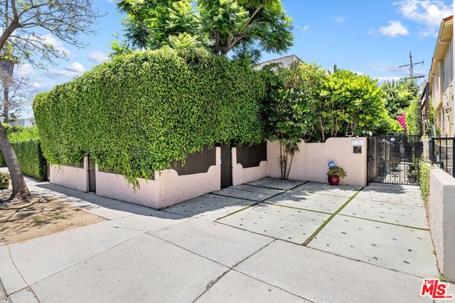 837 Westmount Drive, West Hollywood, CA 90069