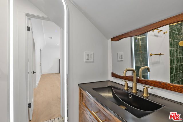 837 Westmount Drive, West Hollywood, CA 90069