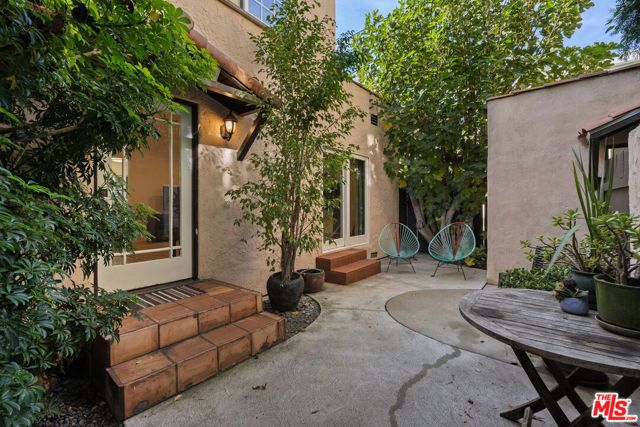 837 Westmount Drive, West Hollywood, CA 90069