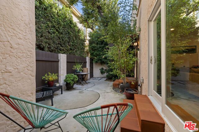 837 Westmount Drive, West Hollywood, CA 90069