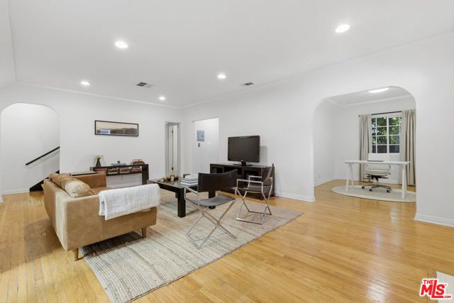 837 Westmount Drive, West Hollywood, CA 90069