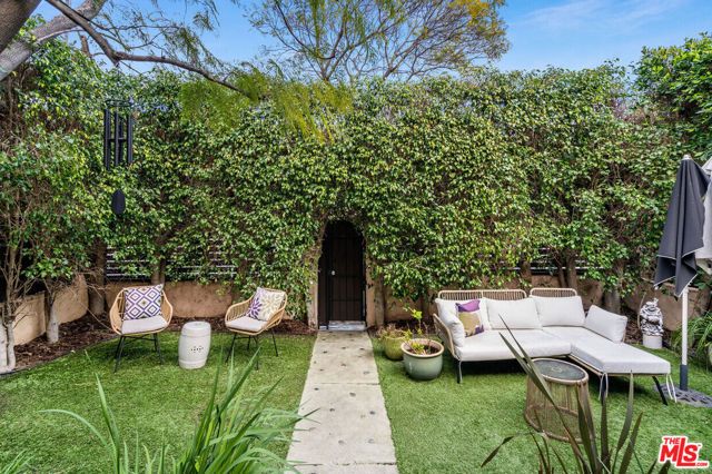 837 Westmount Drive, West Hollywood, CA 90069