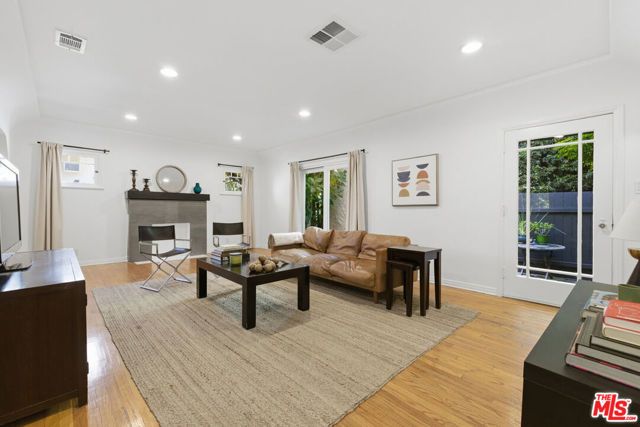 837 Westmount Drive, West Hollywood, CA 90069
